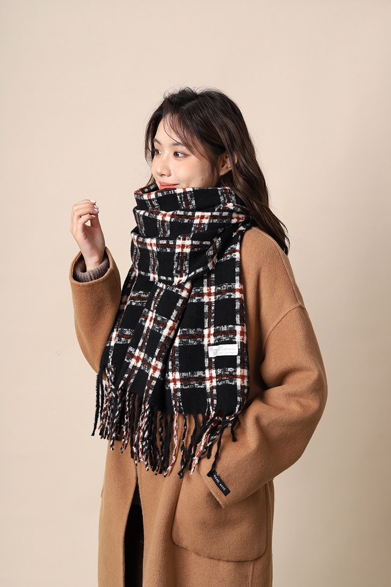 White Deer's gentle beige checkered cashmere scarf women, suitable keeping warm in autumn winter, versatile_voghion.com
