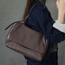 植鞣牛皮邮差包2025新款真皮单肩大包女公文包大容量休闲通勤女包