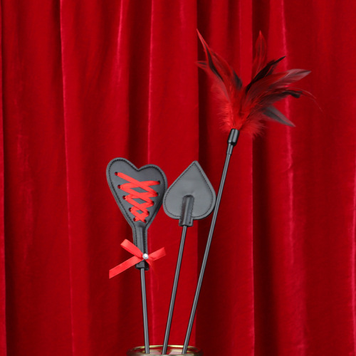 Erotic SM products: heart-shaped feather paddle, couple's flirtatious sex toys, alternative passion SP long paddle.