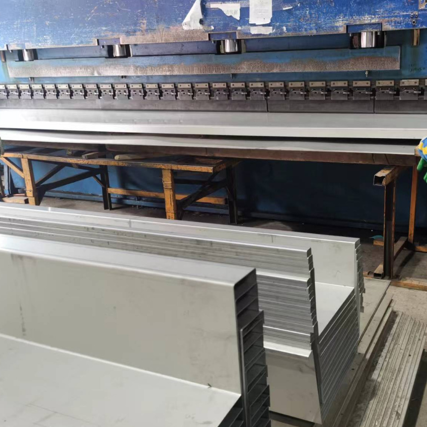 重庆镀锌钢板供应厂家镀锌止水钢板镀锌挡板激光切割刨槽折弯