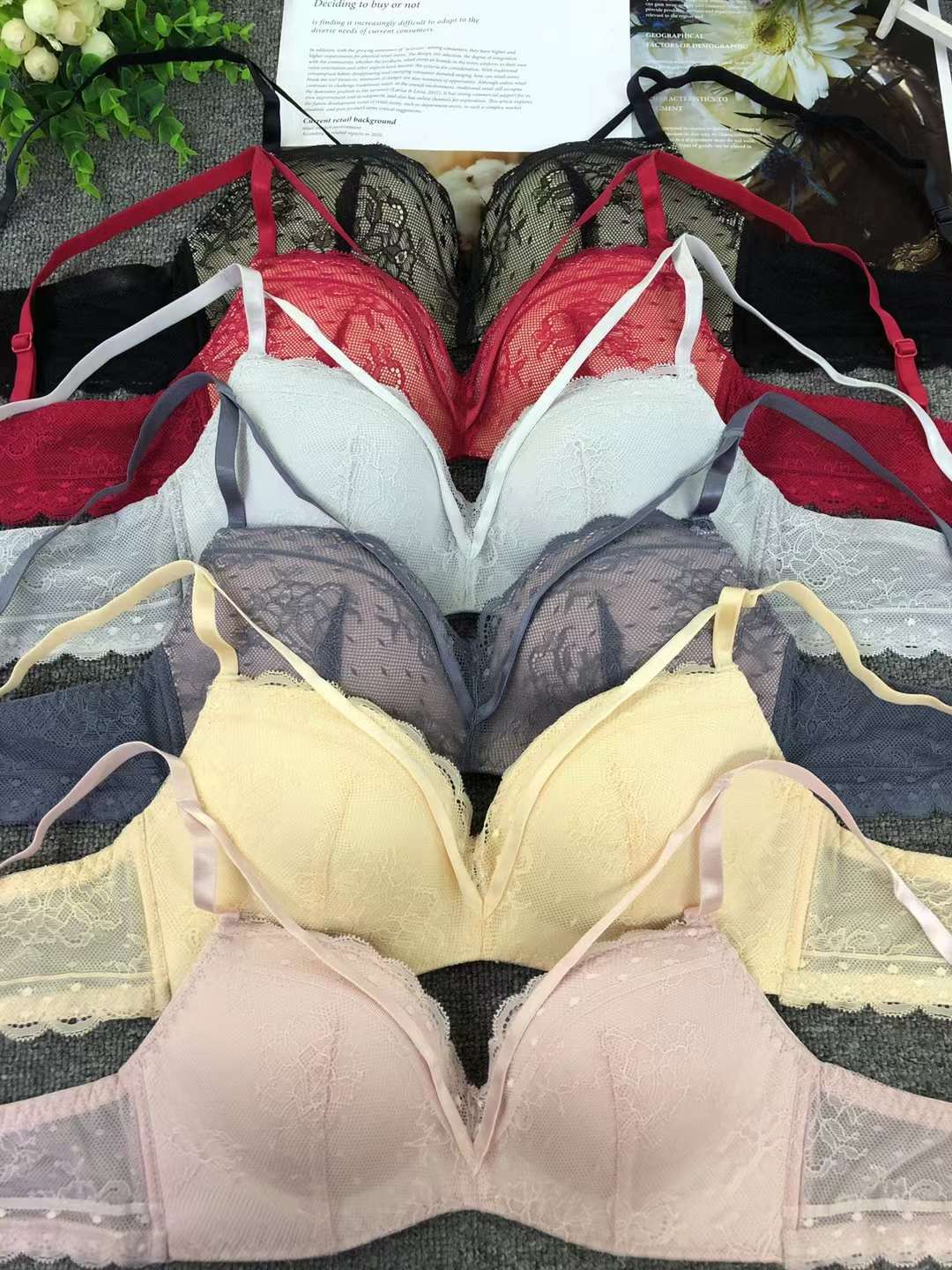 Nuevo sujetador inalámbrico moda encaje jacquard transpirable cómodo clásico tres breasted ropa interior para las mujeres al por mayor