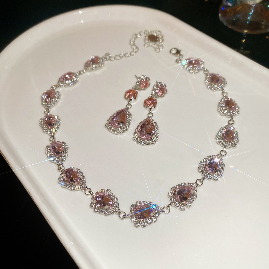 Collar de aretes cuadrados con incrustaciones de diamantes de dos piezas de moda, lujo ligero, collar de alta gama, temperamento exquisito, conjunto de joyas de todo fósforo