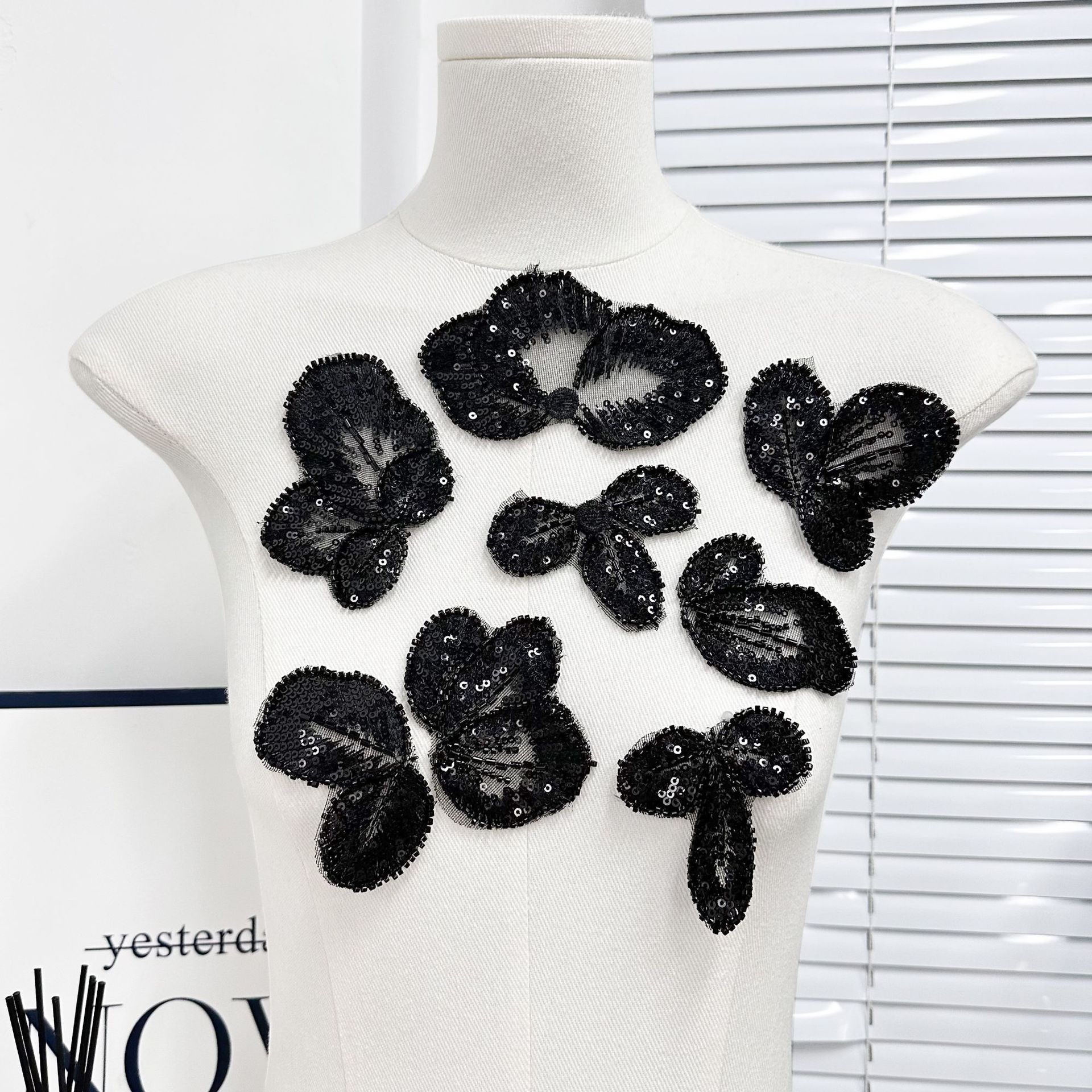Pipe de perlas de color sólido sequinado conjunto de decoración otoño-invierno ropa de mujer camisa accesorios de ropa infantil fábrica al por mayor spot
