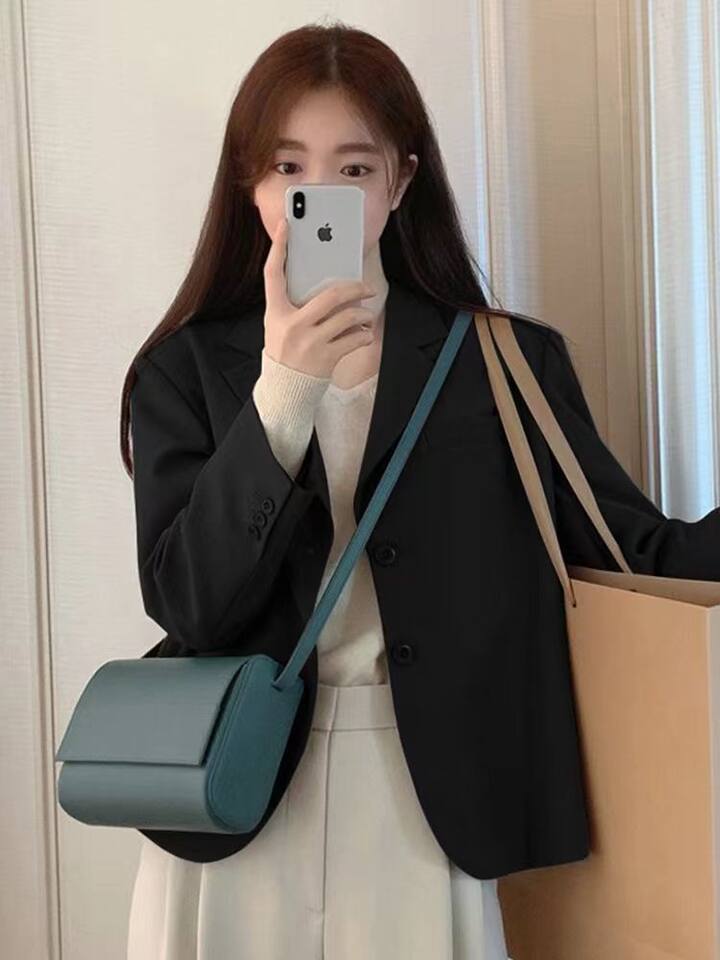 Áo blazer nữ kiểu ngắn dáng vest thanh lịch tay dài cổ vest một hàng hai nút — Màu mơ nhạt (bán trực tiếp tại nhà máy), Màu nâu (bán trực tiếp tại nhà máy), Màu xám đậm (bán trực tiếp tại nhà máy), Màu đen (bán trực tiếp tại nhà máy) chi tiết 6