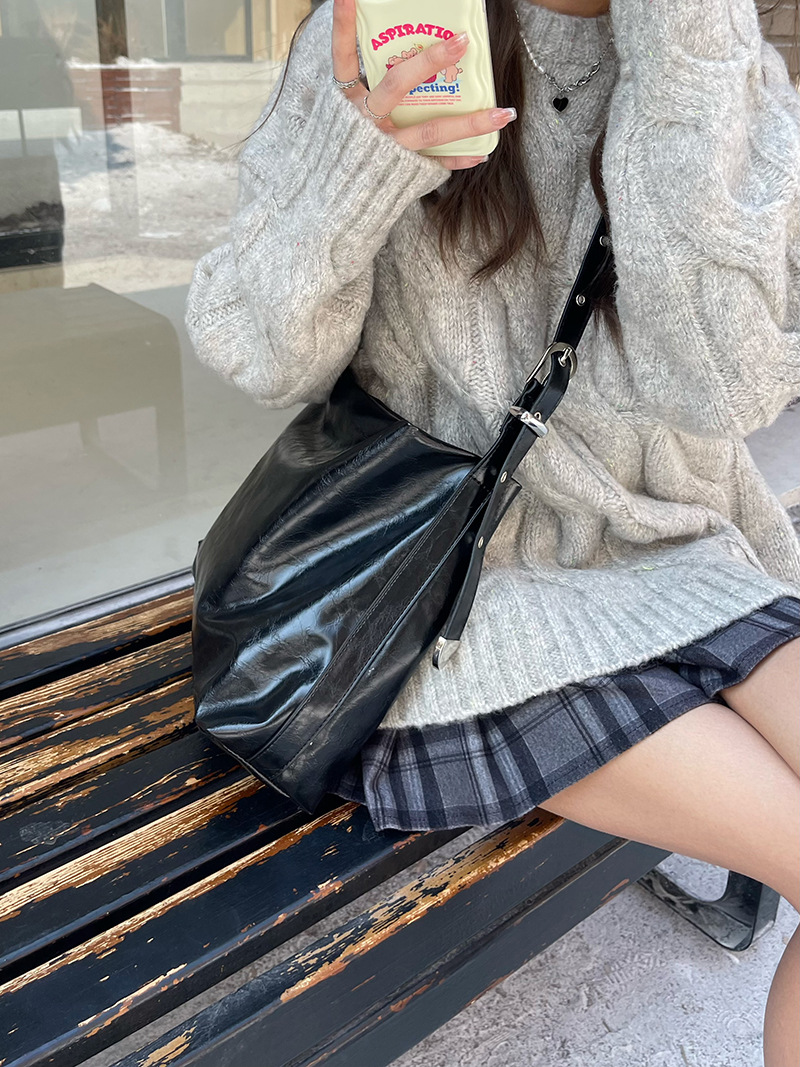 New Black Soft Leather Large Capacity Commuter Leisure Tote Women's Korean Fashion One Shoulder Crossbody Bag_voghion.com