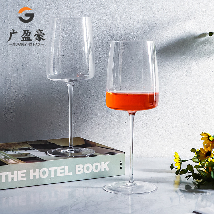 Copa de vino tinto de Phnom Penh de patrón vertical Copa de vidrio de cristal de estilo europeo para el hogar Juego de utensilios de vino Copa de cóctel de borde para el hogar