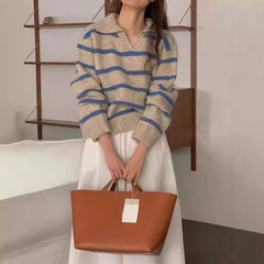 フランス式の大きい襟のストライプのファスナーのセーターのコートの女性の秋冬の高級感のレトロでゆったりしています。