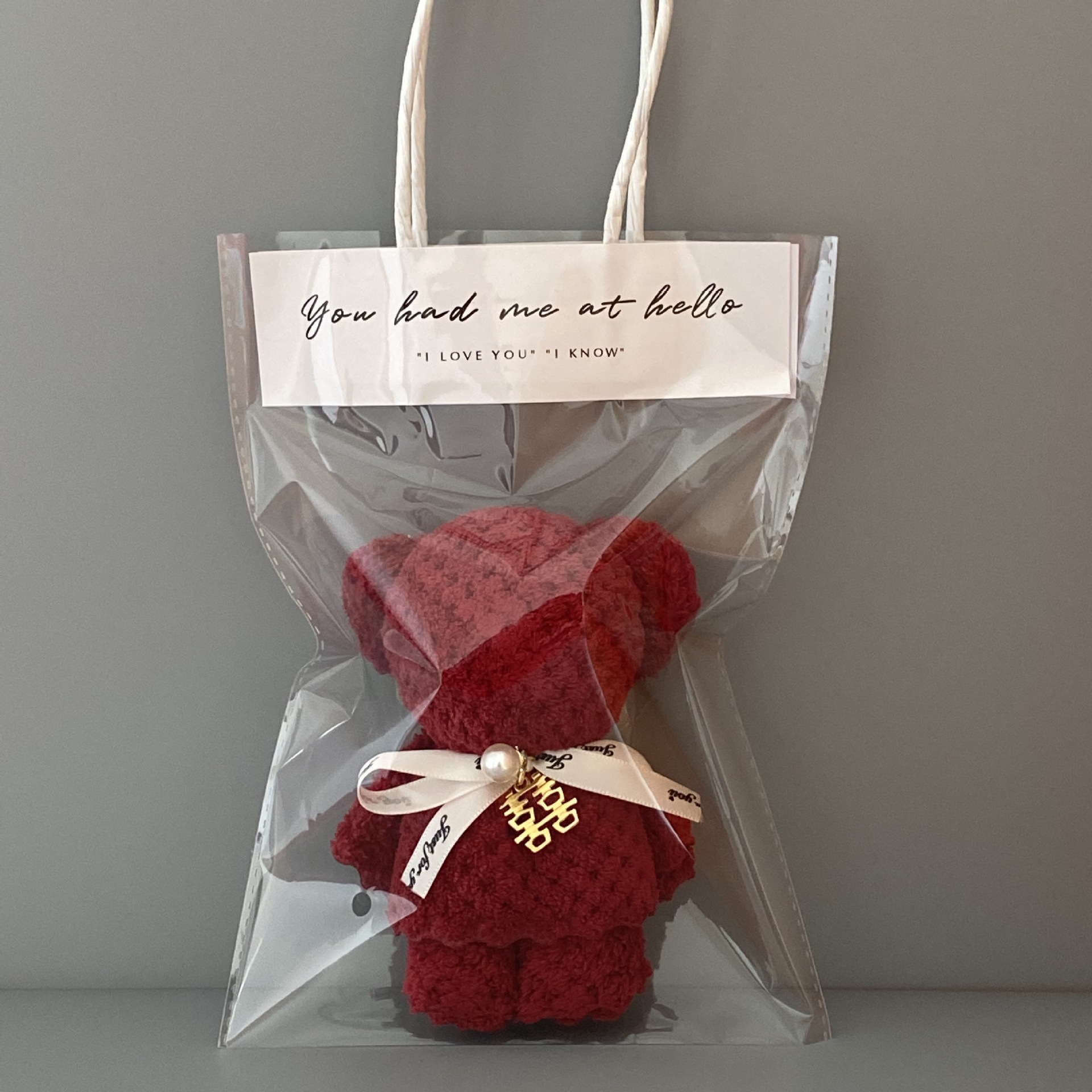 Bringing a happy red bear+ordinary gift bag