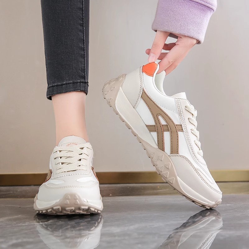 Primavera y verano nuevos zapatos blancos casuales de suela blanda, moda de moda, zapatos deportivos antideslizantes de suela plana para mujer