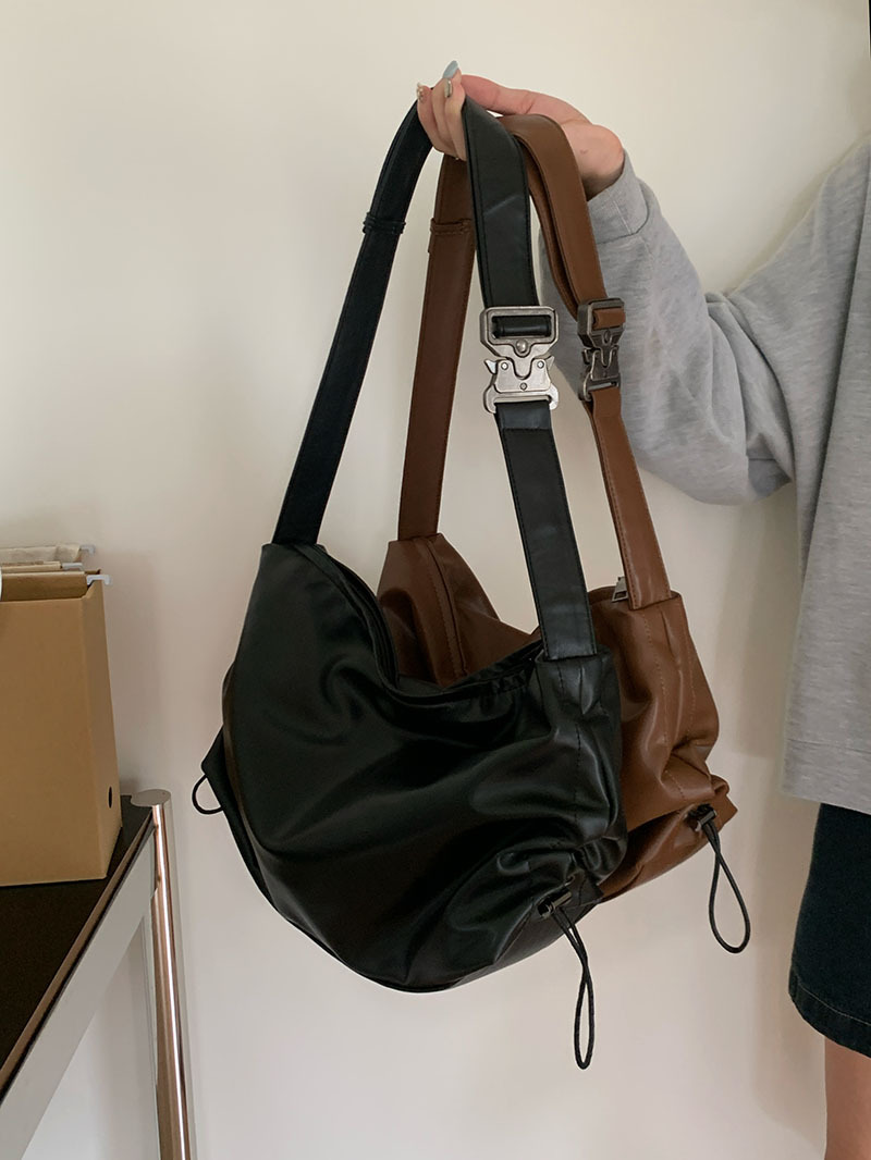 Versione coreana per le donne con grande capacità, nuova borsa tote plissettata 2024, tracolla larga casual di alta qualità per pendolari_voghion.com