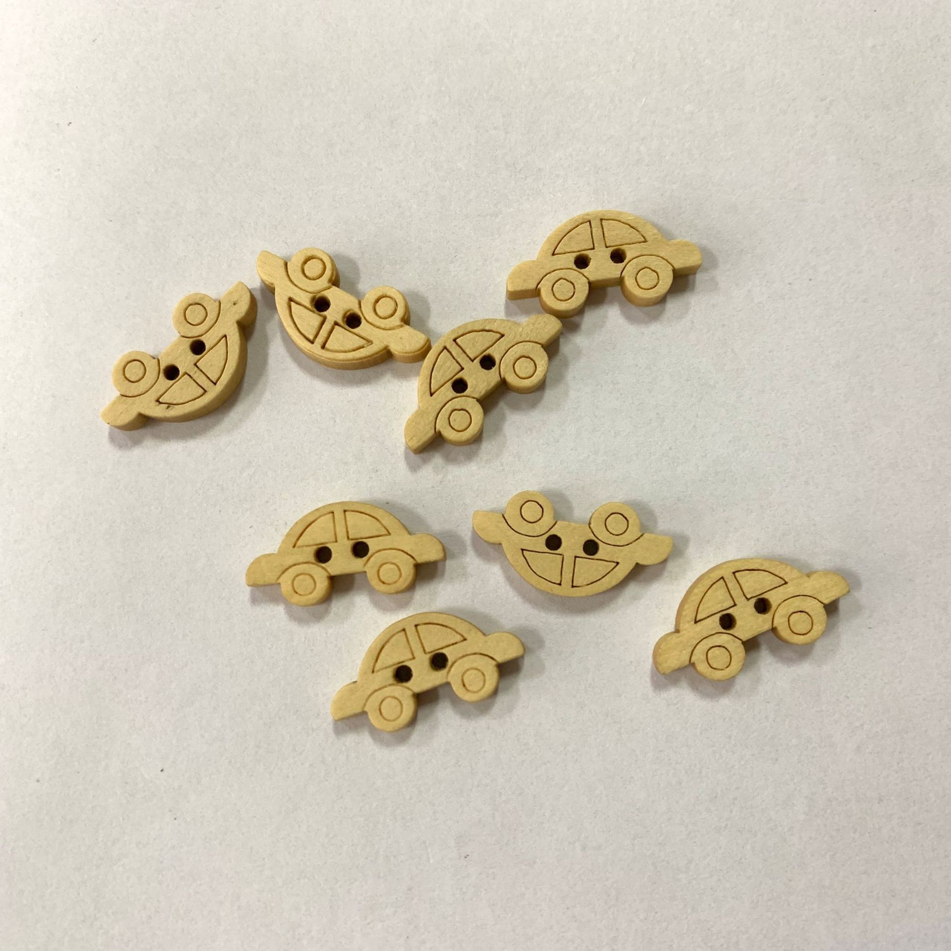 原木色小汽车有眼纽扣 木质小汽车卡通装饰木扣子