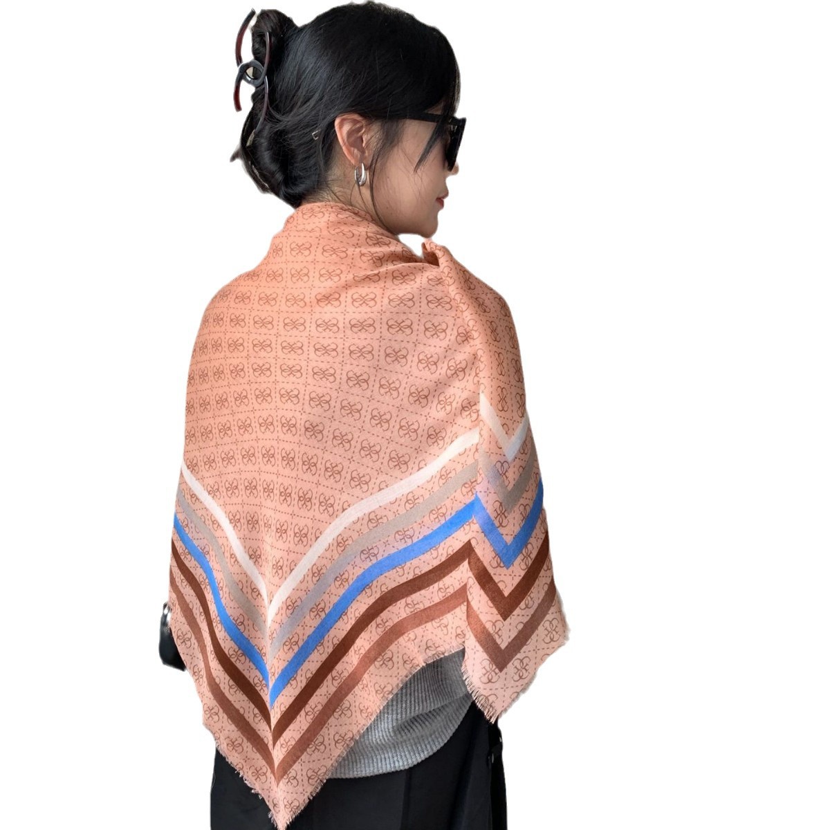 2024 nuevo bufandas de seda a rayas de protección solar, bufandas de moda femeninas, bufandas de invierno y otoño delgadas, bufandas de hombro