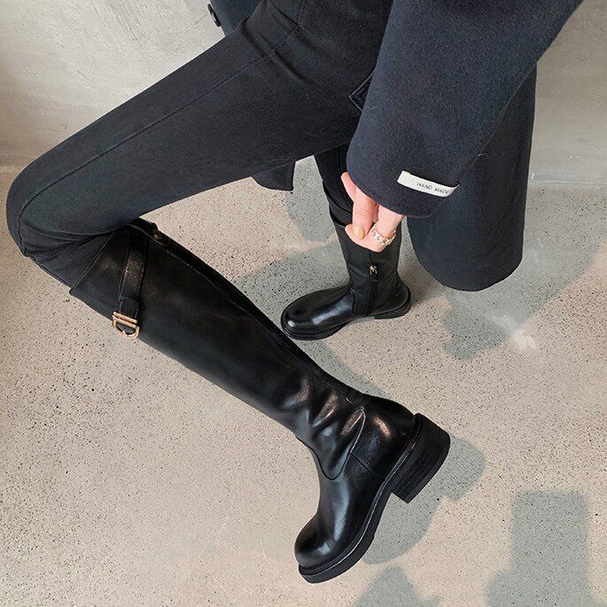 Bốt cao cổ nữ da cừu đế dày khóa vàng xếp ly, gót vừa 3–5 cm — Da màu nâu mở rộng, Da đen mở rộng, Hàng sẵn có màu đen (nhung), Lớp lót nhung màu nâu mở rộng