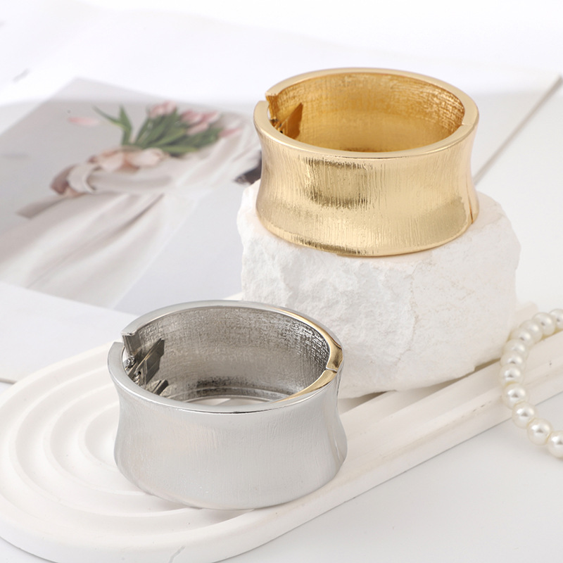 Cross-border Fashion Jewelry Striped Bracelet European and American Exaggerated Fadeless Bracelet Alloy Electroplated Bracelet Accessories Bracelet