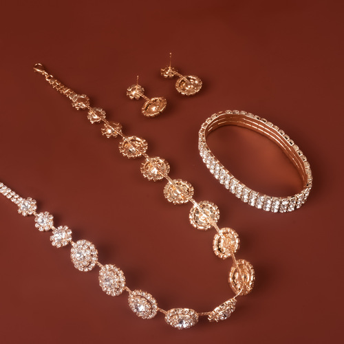 New European and American-style exaggerated rhinestone three-piece necklace set—women's versatile elastic cord bracelet, perfect for wedding attire and livestreaming factories.