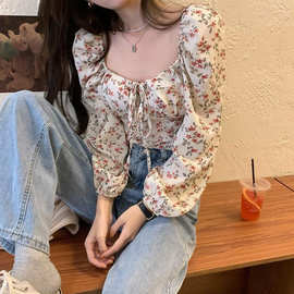 设计感短款别致上衣女装早秋季新款法式碎花方领泡泡长袖衬衫