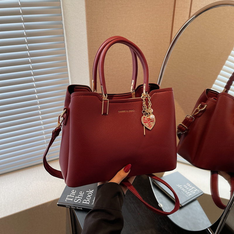 Red Bag Large Capacity Handbag Wedding Gift Bride Middle-Aged Mother Bag Wedding Bag Mother-In-Law Wedding Bag Red Bag Large Capacity Handbag Wedding Gift Bride Middle-Aged Mother Bag Wedding Bag Mother-In-Law Wedding Bag