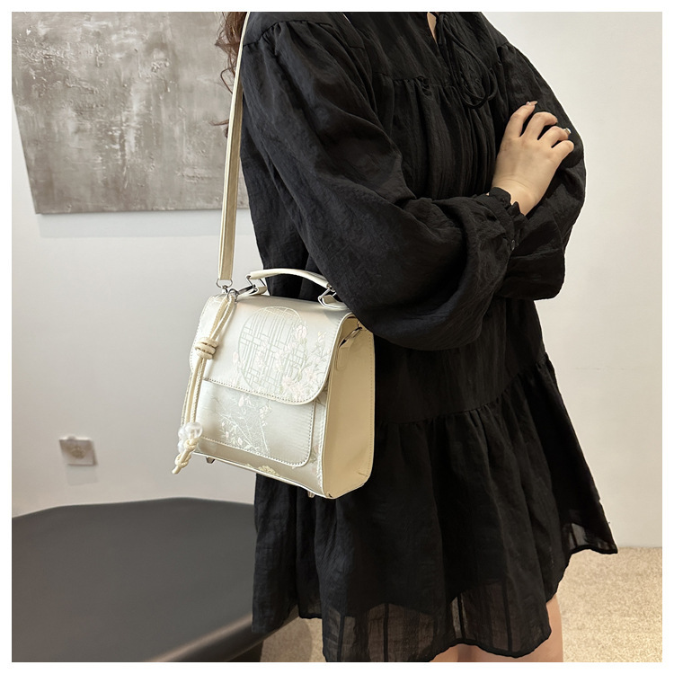 2024 New Style Fashion Design One Shoulder Crossbody Bag with Western Style, Pure Color, Fresh Underarm Texture_voghion.com
