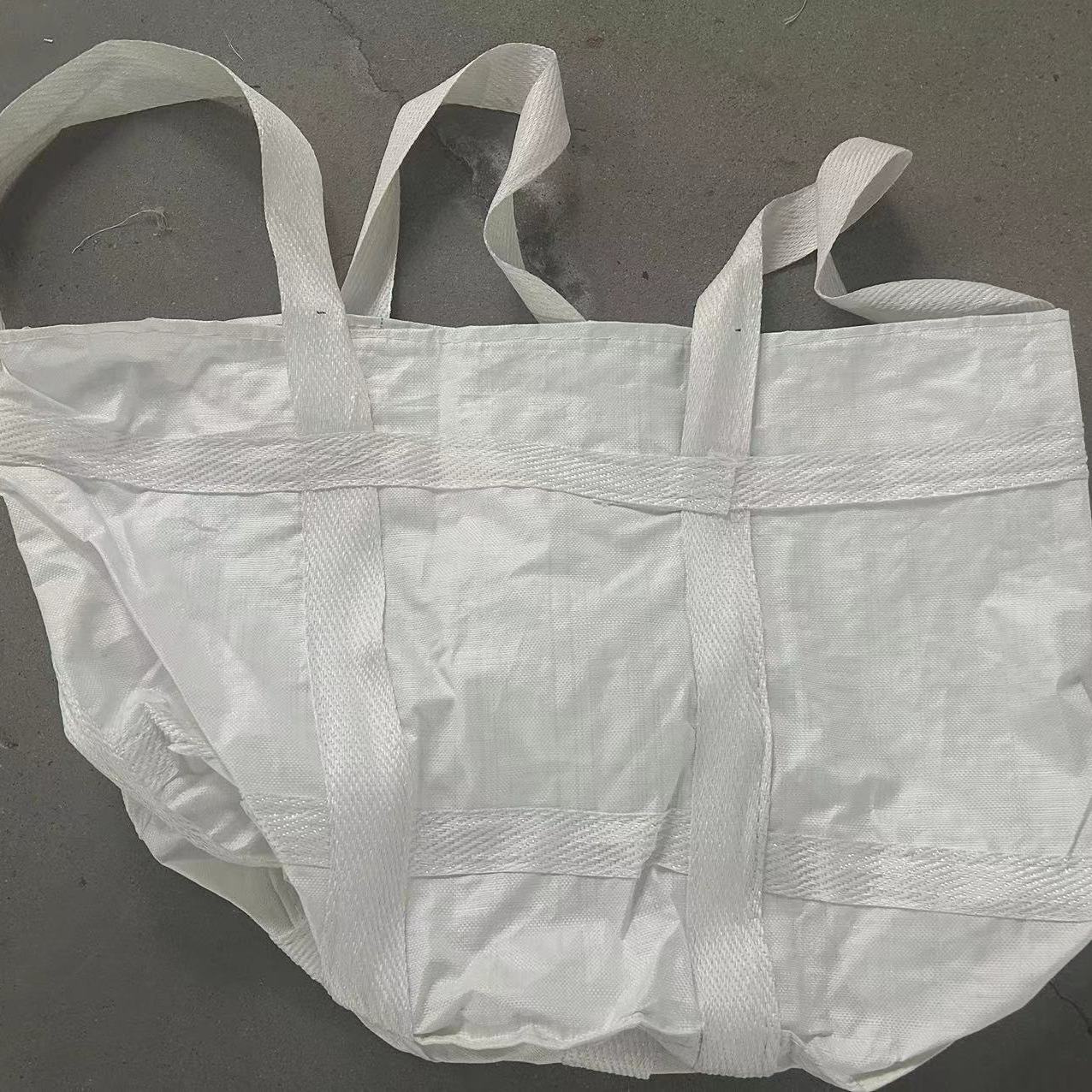 3개의 리프팅 이어 포켓 아래의 재료 개구부 - 직경 70, 원형 높이 70cm