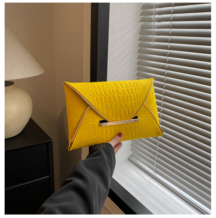 Foreign trade trend new envelope bag 2023 spring contrast color personalized clutch bag fashion simple foreign style women's bag_voghion.com
