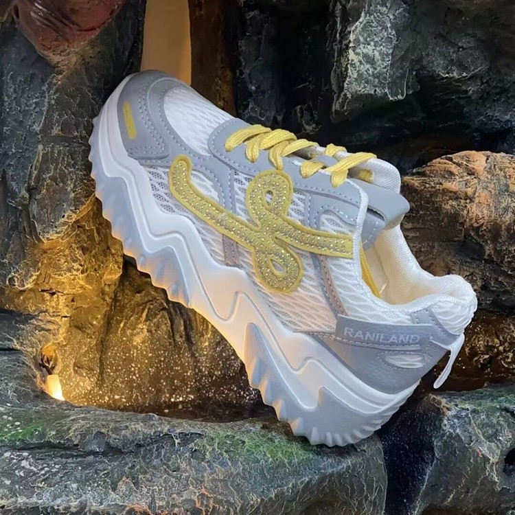 Comercio exterior zapatos blancos delgados zapatos de suela suave de verano nuevos huecos de malla transpirable coreana zapatos de skate suela gruesa zapatos de mujer altos image 5