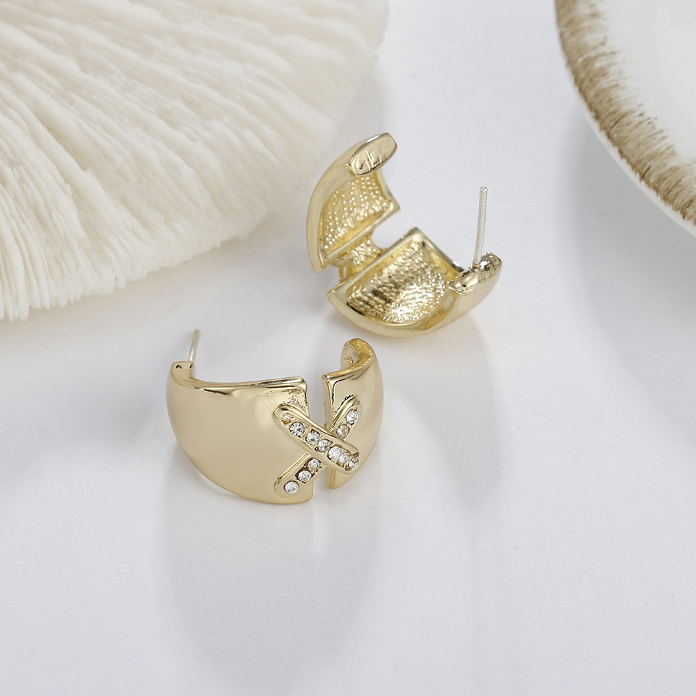 Metal Geometric Small Bean Irregular Simple Earrings Wholesale Jewelry Nihaojewelry display picture 2