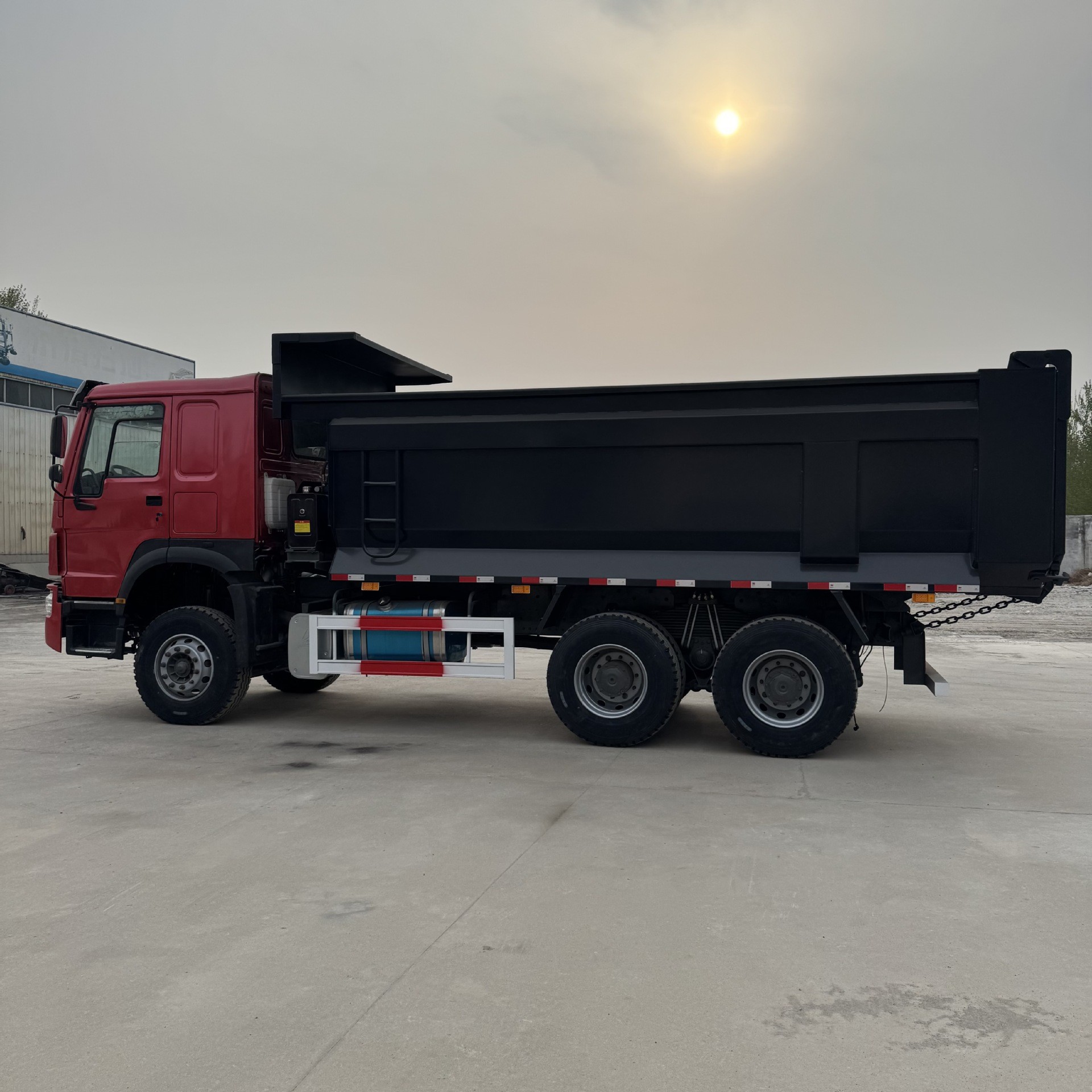 Export Africa Howo 10-Wheel Dump Truck Used Earthmoving Dump Truck 371 Horsepower Engineering Dump Truck