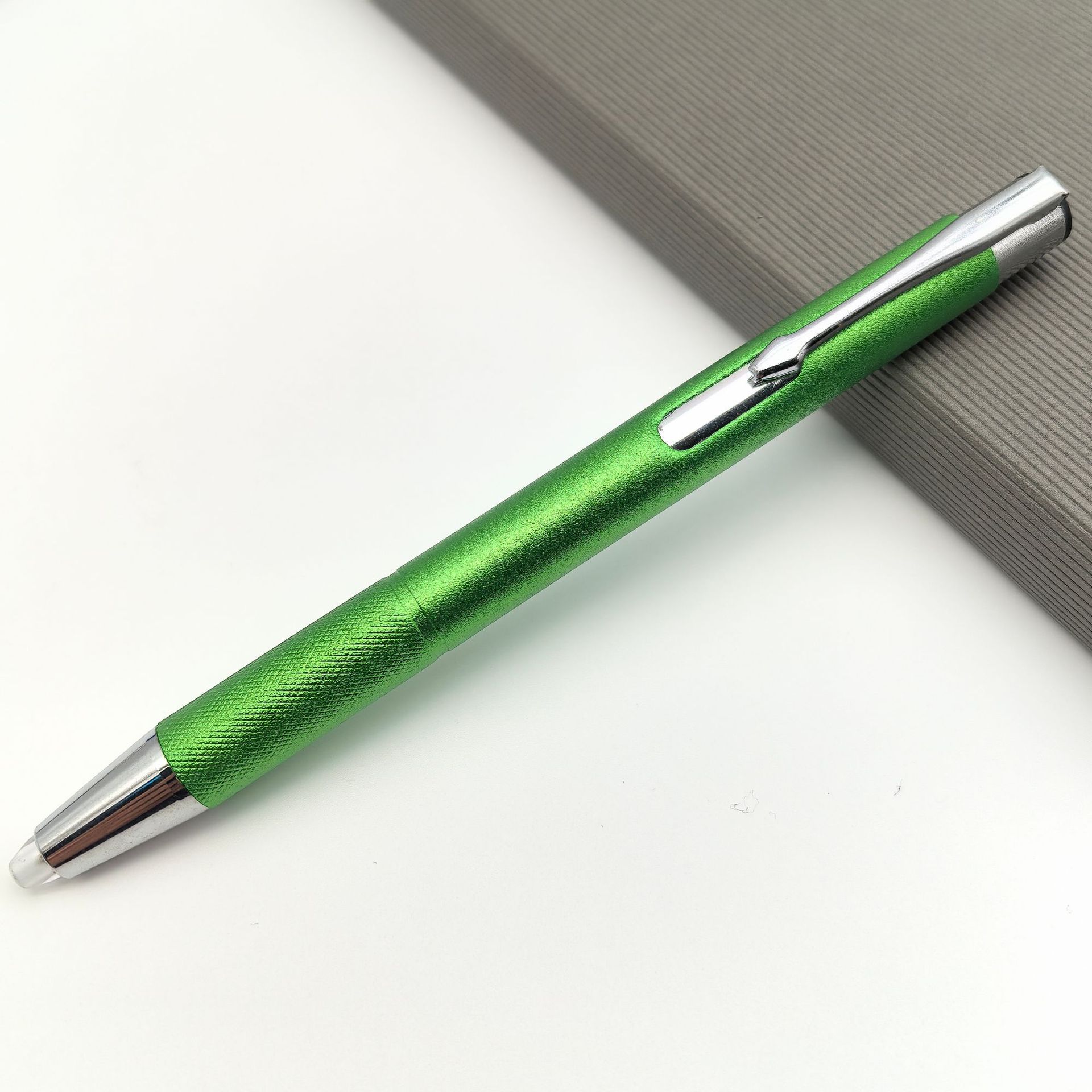 Nuevo bolígrafo de lámpara de metal esmerilado de pulsación lápiz de punta creativo LED lápiz de lámpara de punta antorcha lápiz de bola