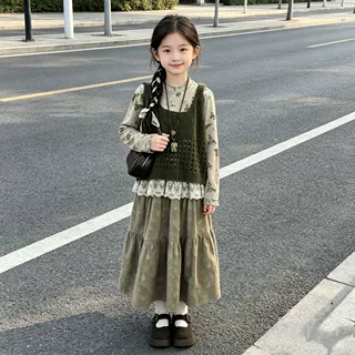 女童秋装套装2026新款韩版秋季女大童网红长袖休闲马甲长裙三件套