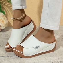 跨境大码厚底休闲拖鞋女鞋2025新款宽条带简约时尚鱼嘴坡跟拖鞋