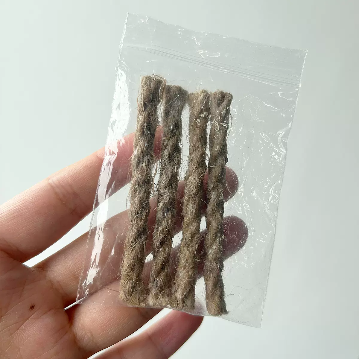 厂家直供户外急救包配件  烧烤引火引碳 点炭蜡制品麻绳