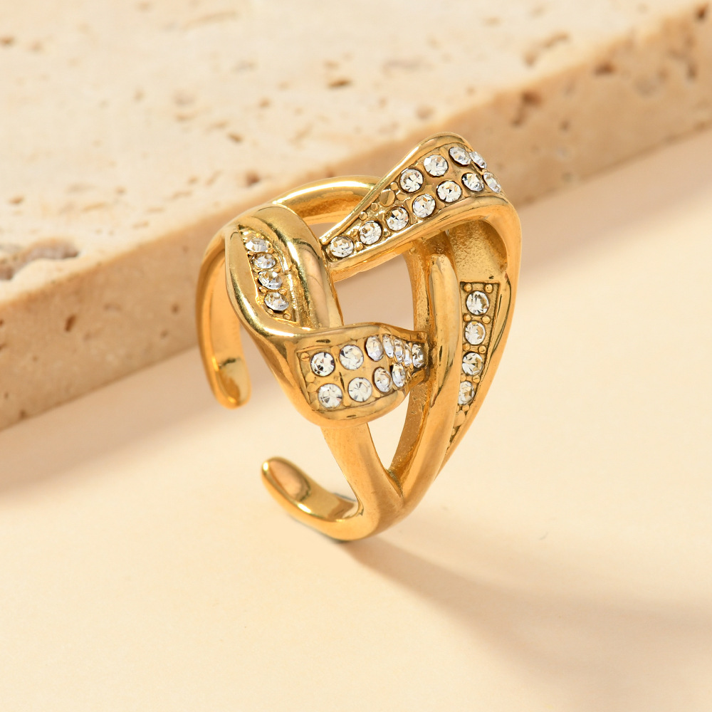 Anillo de acero de titanio de venta transfronteriza personalidad creativa femenina irregular de fundición cruzada anillo de diamante de micro joyería de acero inoxidable image 2