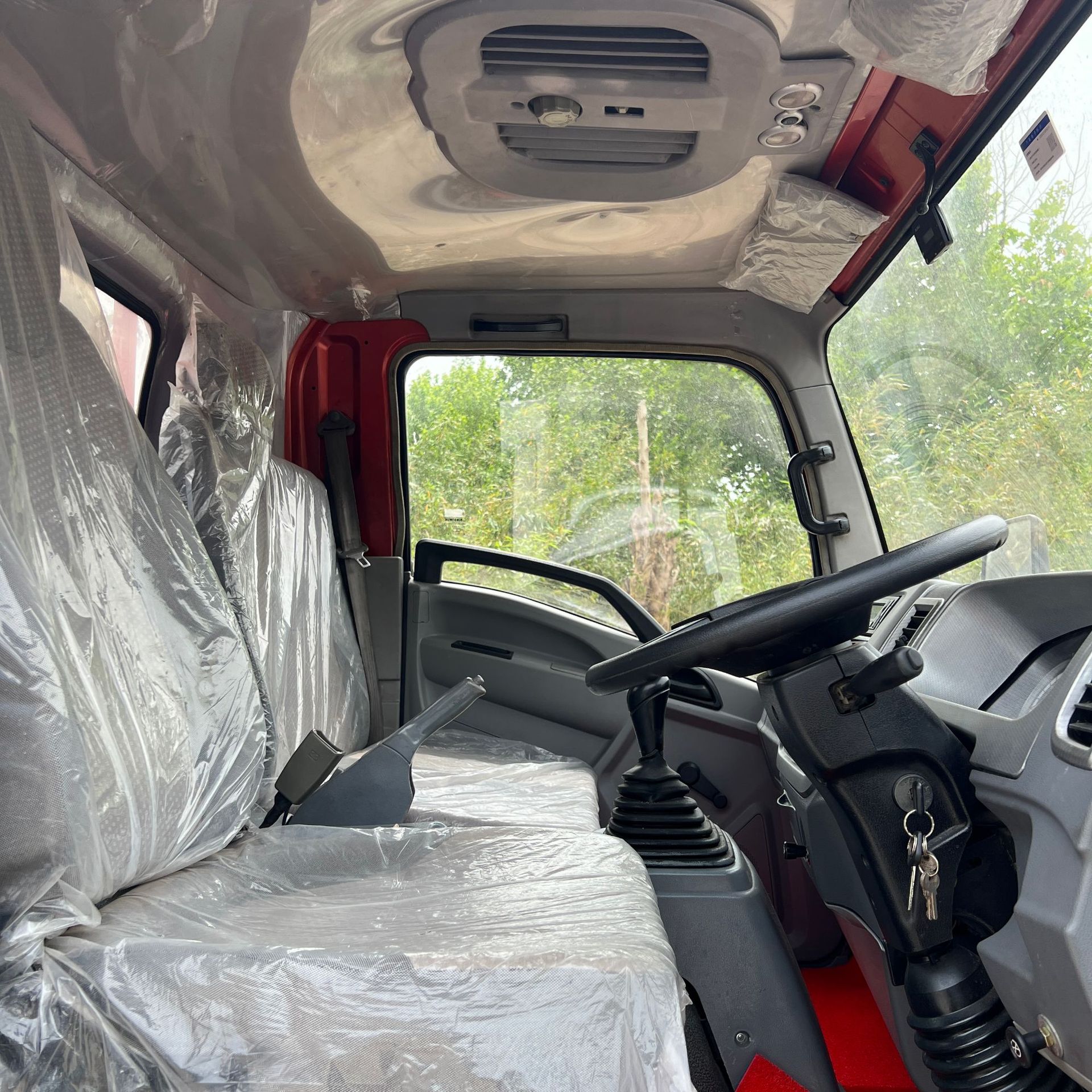Exported to Africa and Central Asia, Sinotruk HOWO light truck, high-cab dump truck, factory refurbished, OEM 4×2 truck