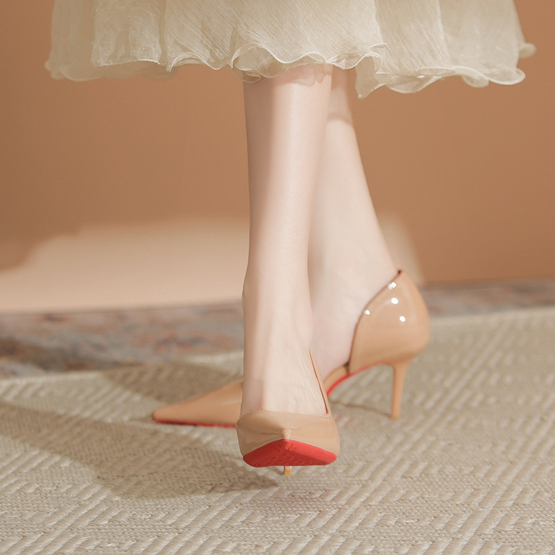Fashionable high heels nude pointed-toe