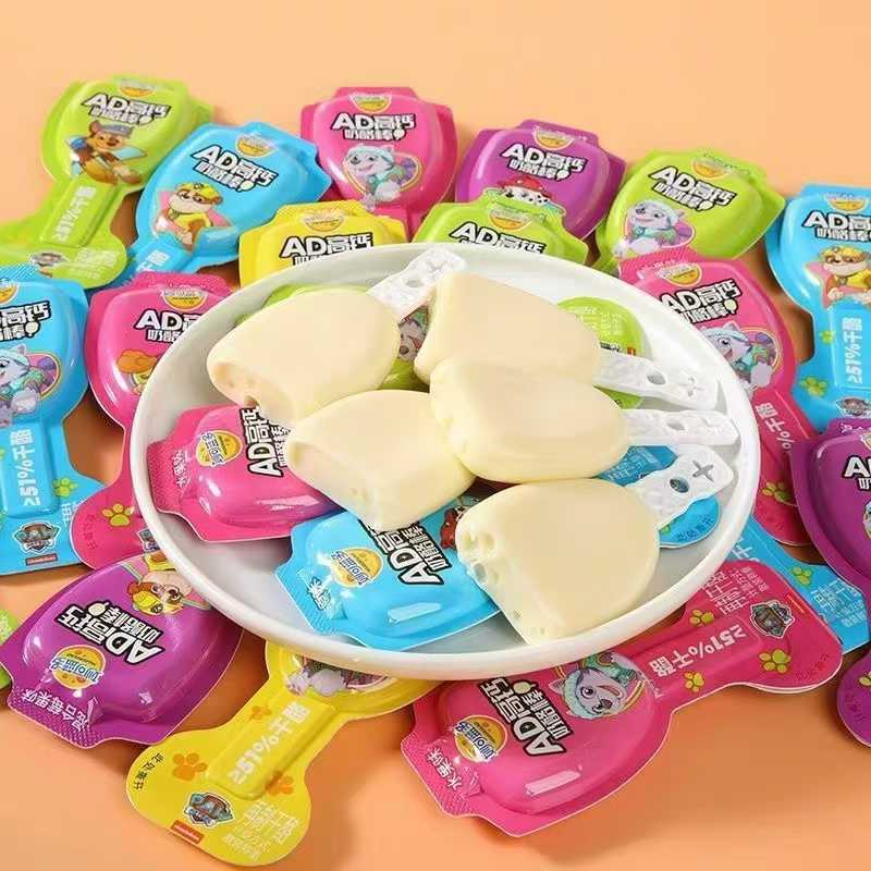 A box of 8kg original fruit berry fruit yellow peach cheese sticks snacks wholesale