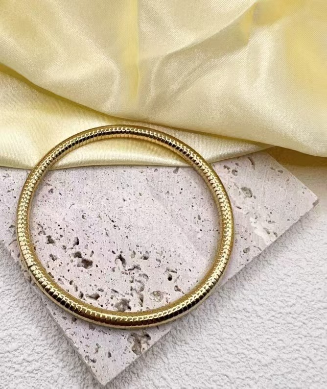 Gold Hollow Design Stainless Steel Bangle Bracelet for Women detail image 7