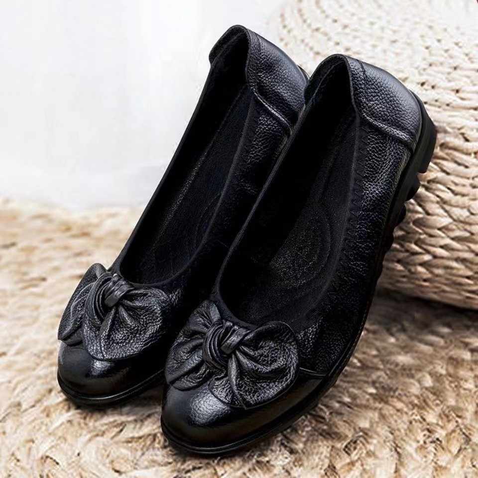 2026 primavera y otoño zapatos de cuero simple de madre con suela suave y poco profunda zapatos de cuero plano con cabeza redonda de mediana edad y zapatos de tacón plano Lefour