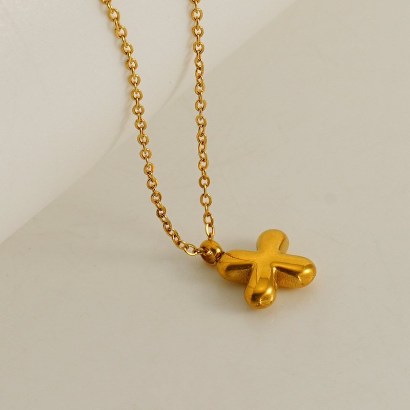 Moda europea y americana, temperamento simple, nuevo colgante de 26 letras inglesas, collar de letras de burbujas mini dorado de acero inoxidable