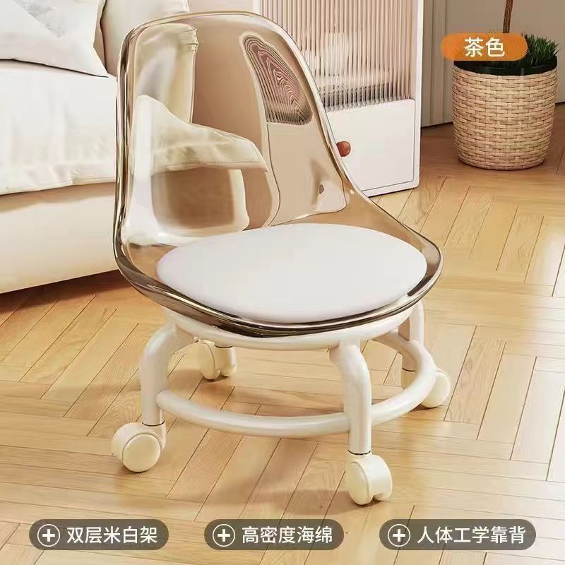 美縫輪滑りの低い腰掛けは子供を連れて歩いて椅子を回転させます。