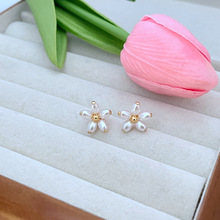 欧美时尚轻奢简约小众设计珍珠镶嵌清新花朵造型精美金属耳钉