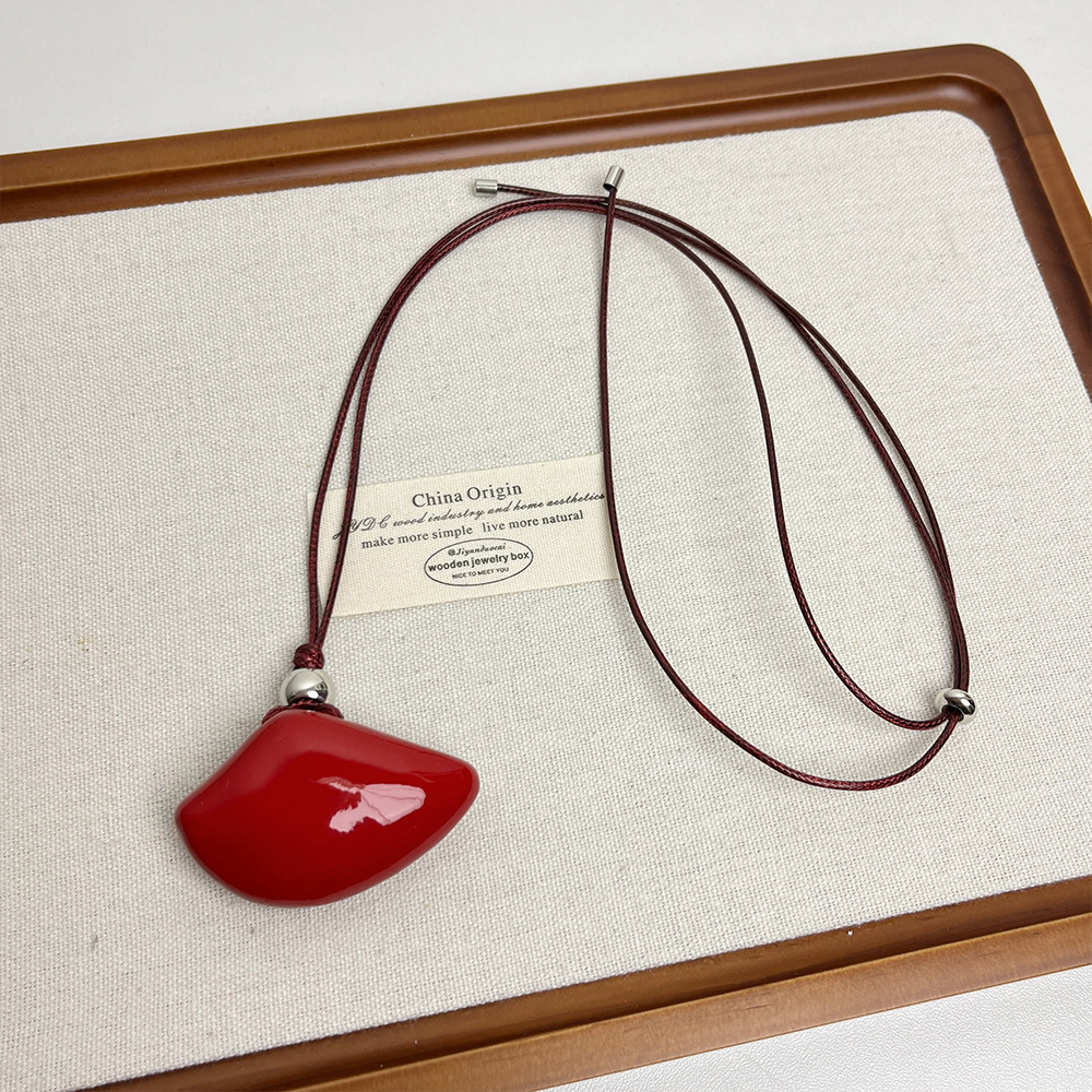 Enamel Design Retro French Style Shell Alloy Leather Rope Pendant Necklaces Wholesale