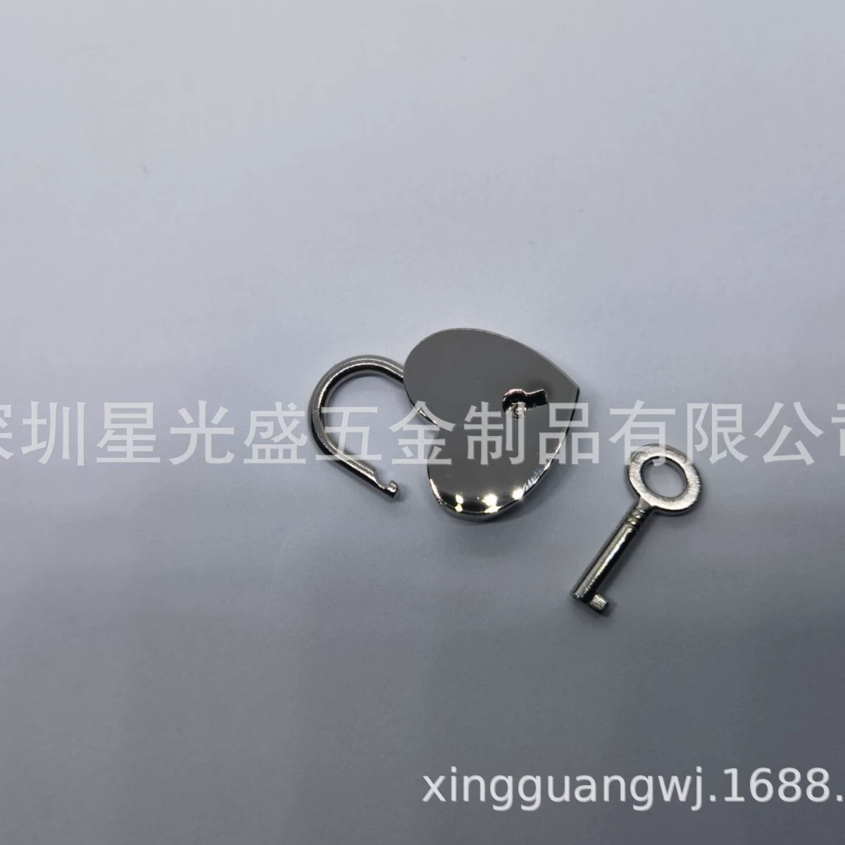 Висячий Электрический серебряный замок Любовь Сердце Персик сердце замок цинковый сплав маленький замок Белый бриллиант гальваническое оборудование штамповка под давлением