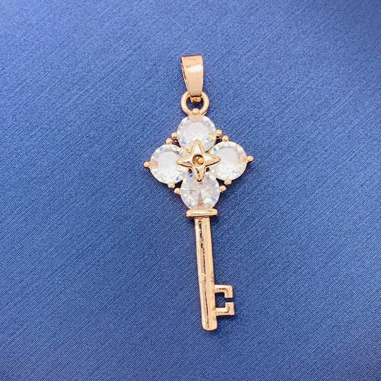 百種類のペンダントは心のままにファッションの経典を配合します。カップルの美しいペンダントは親友のアクセサリーを送ります。