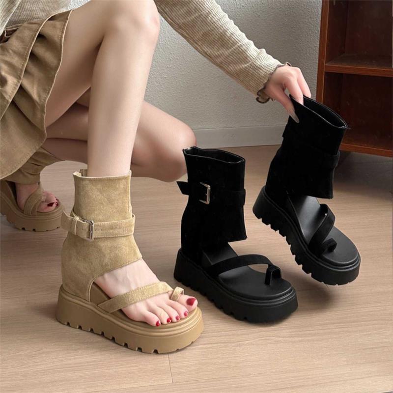 Red en línea aumentando la altura de la pendiente de talón de dedos de las sandalias romanas para mujeres 2026 nuevos pantalones de verano botas botas Martin botas cortas