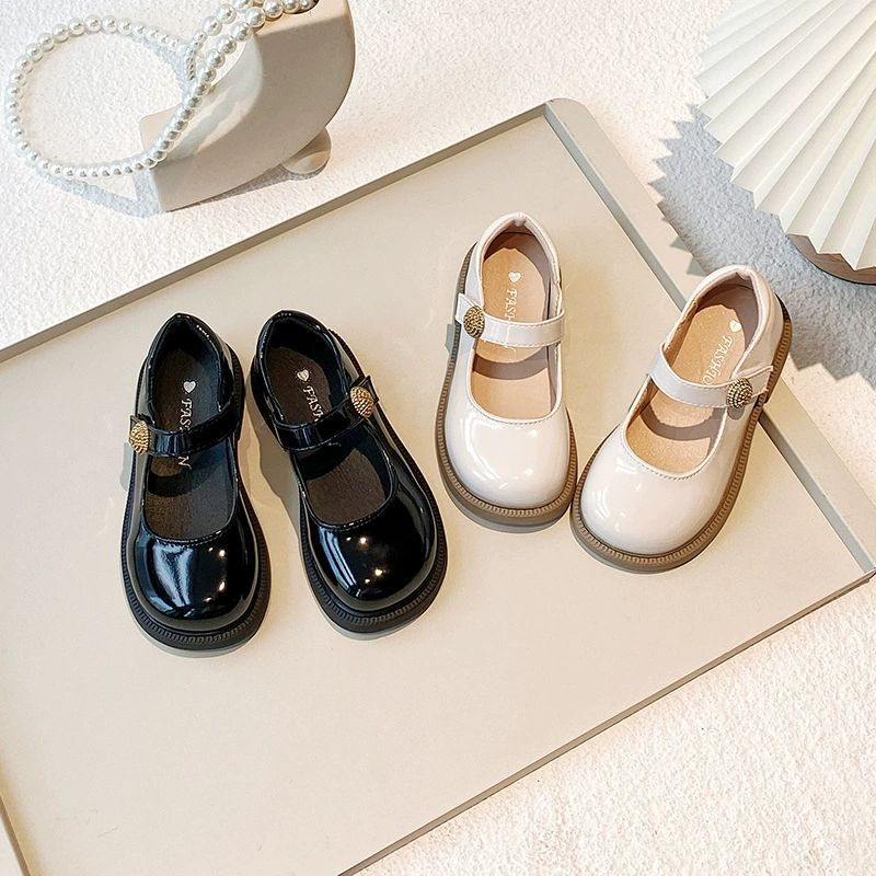 Маленькие кожаные туфли для девочек весна и лето 2025 Новый черный школьный стиль обувь для детей