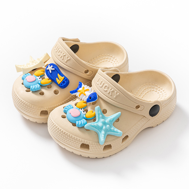 Soft-soled boys' sandals with a stepping-on-feces feel, cartoon-style girls' outdoor thick-soled non-slip children's clogs, new summer model