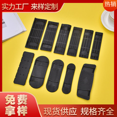メーカー既製の荷物アクセサリー、プラスチック製の滑り止めショルダーパッド、負担を軽減するPVCバックパックショルダーパッド、ショルダーバッグショルダーパッド、複数の仕様