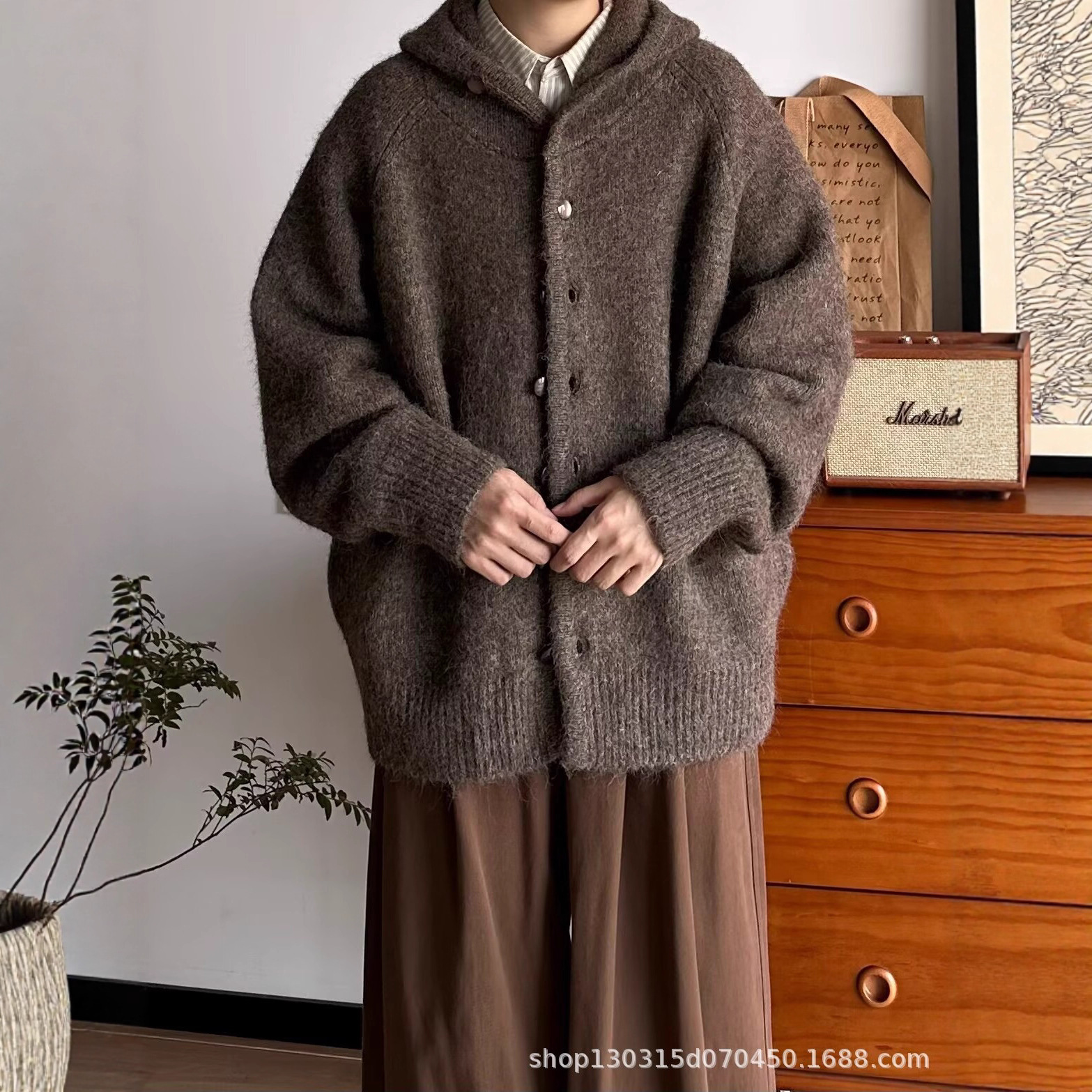 2025 otoño y invierno de alta calidad sensación de lana perezosa mezcla de lana femenina gruesa con sudadera con capuz para hombres blando nicho de punto glutinoso