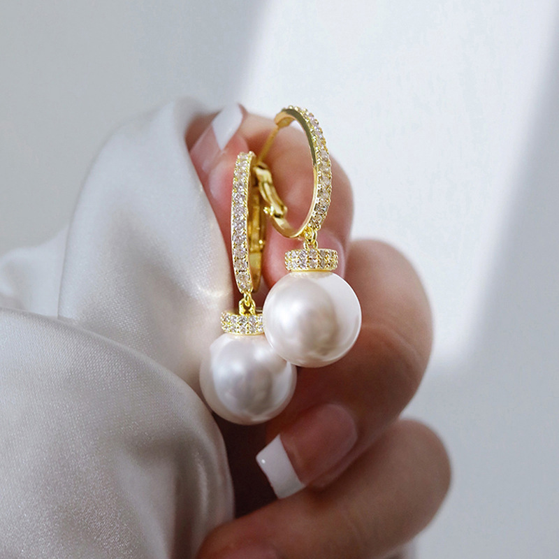 elegant earrings from pearl