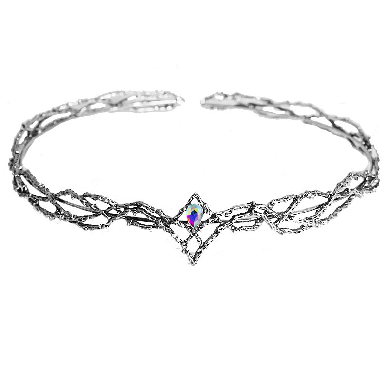 The Hobbit Elf King Serendil has large round crown with golden design and a diamond studded headband_voghion.com
